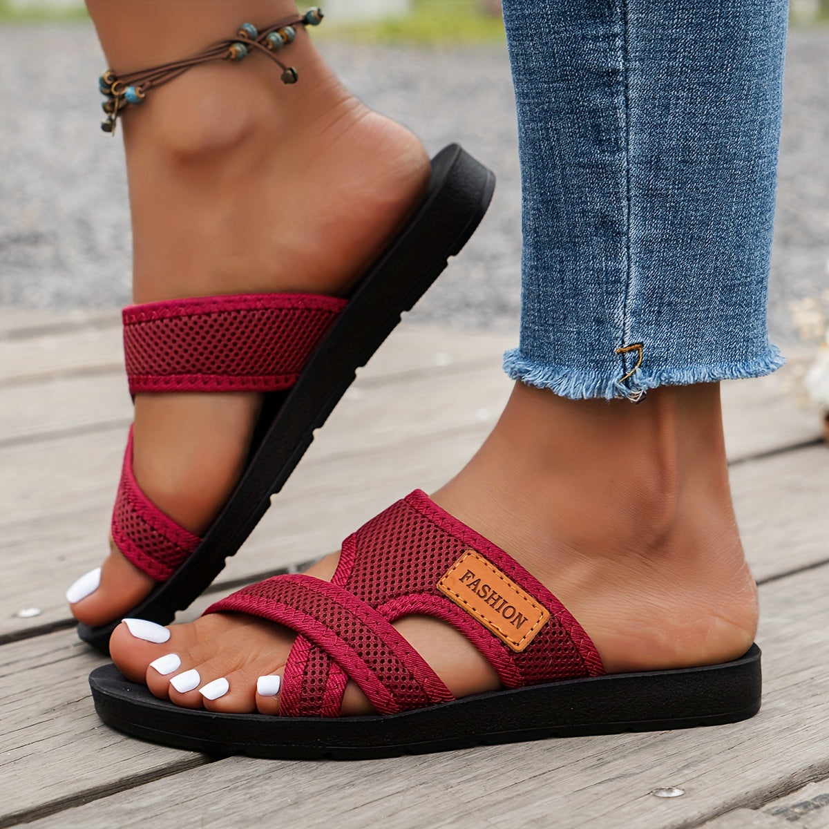 Atmungsaktive Mesh-Slide-Sandalen für Damen - Bequeme Offene Zehen Flache Schuhe mit Überkreuzten Riemen, Leichte Sommer-Schuhe in Schwarz/ oder Rot/Schwarz, Lässige Innen- & Außenbekleidung, Riemchensandalen