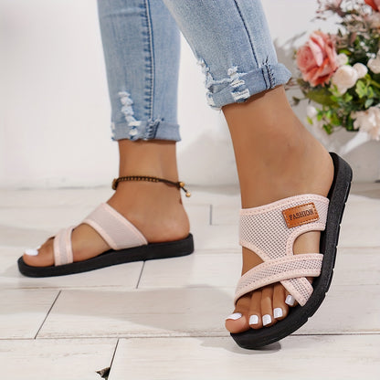 Atmungsaktive Mesh-Slide-Sandalen für Damen - Bequeme Offene Zehen Flache Schuhe mit Überkreuzten Riemen, Leichte Sommer-Schuhe in Schwarz/ oder Rot/Schwarz, Lässige Innen- & Außenbekleidung, Riemchensandalen