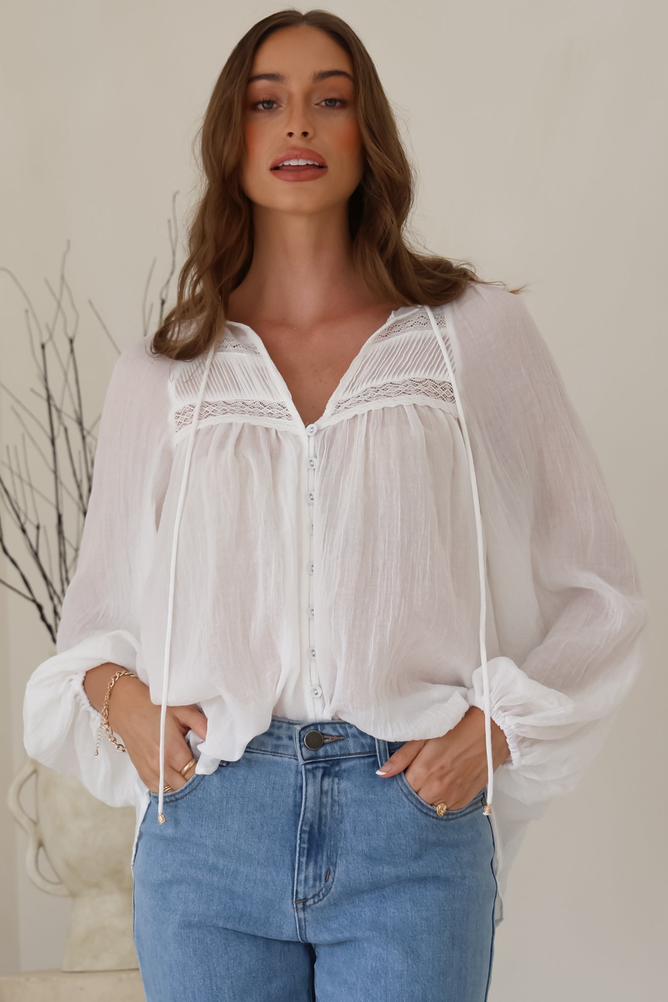 Angeline Top - Buttoned Down Scoop Hem Balloon Sleeve Top in White